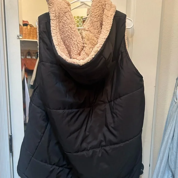 Black Puffer Vest - Picture 3 of 3